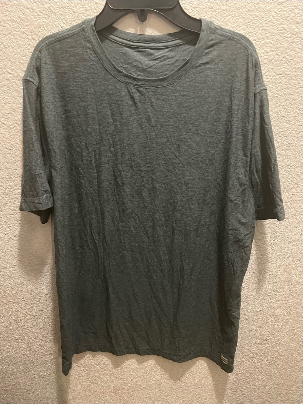 Vuori Short Sleeve Crew Neck Tee in Slate Green